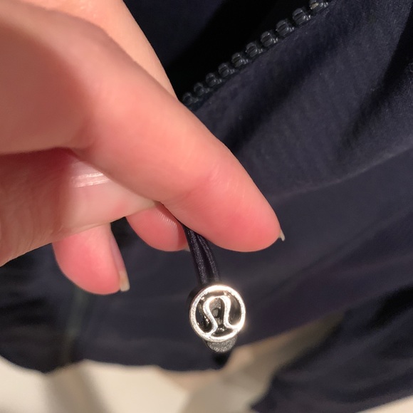 Lululemon navy zip up reversible hoodie never worn - Picture 4 of 6